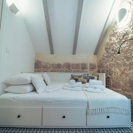 Pauletta Apartment