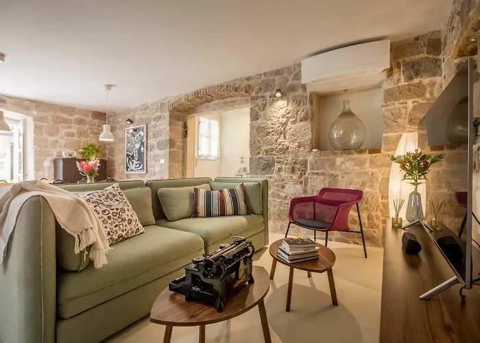 Pauletta Apartment *